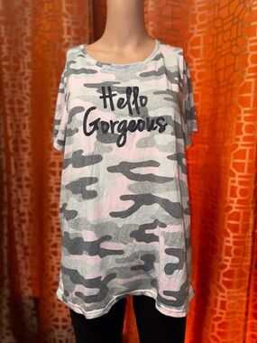 Hello Gorgeous Pink Camo Graphic T Shirt Size Medium Casual Tee